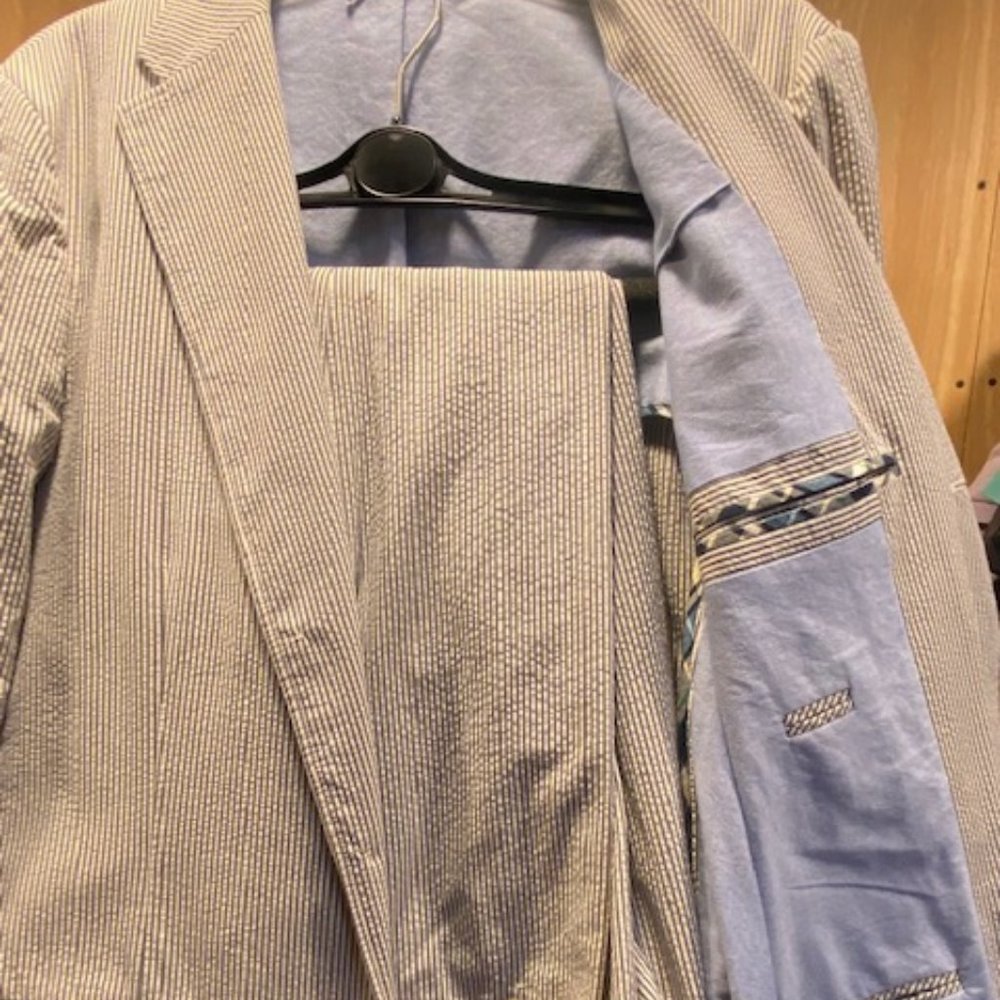 J Crew Men's Blue/White Seersucker Suit, Size 40R jacket, 32x32 pants